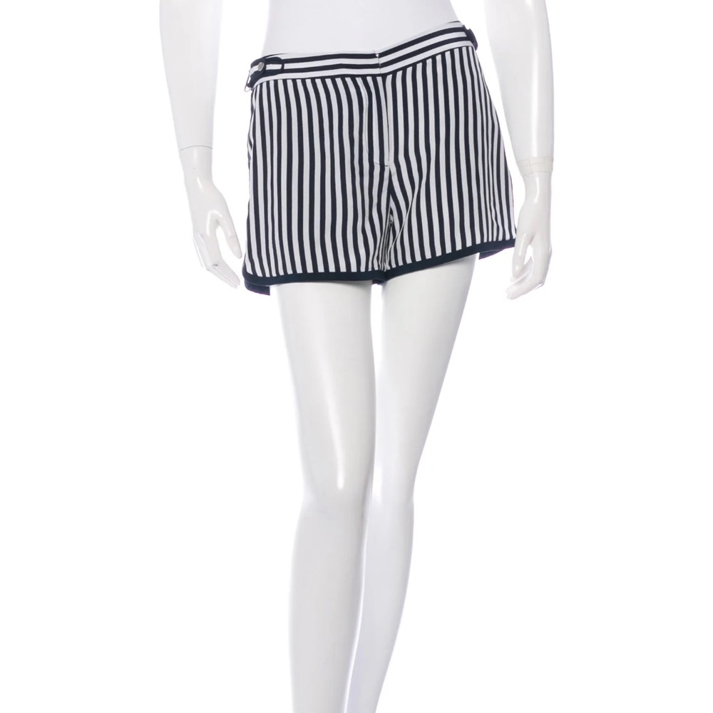 Diane Von Furstenberg DVF size 2 100% SILK  shorts navy blue and white stripe
